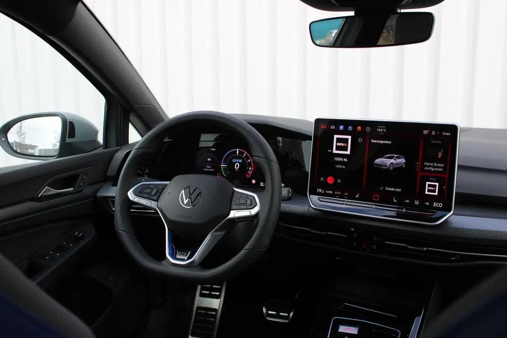 Volkswagen Golf 1.5 eHybrid GTE | Panorama dak | Stoel/Stuur uit 2025, foto 2