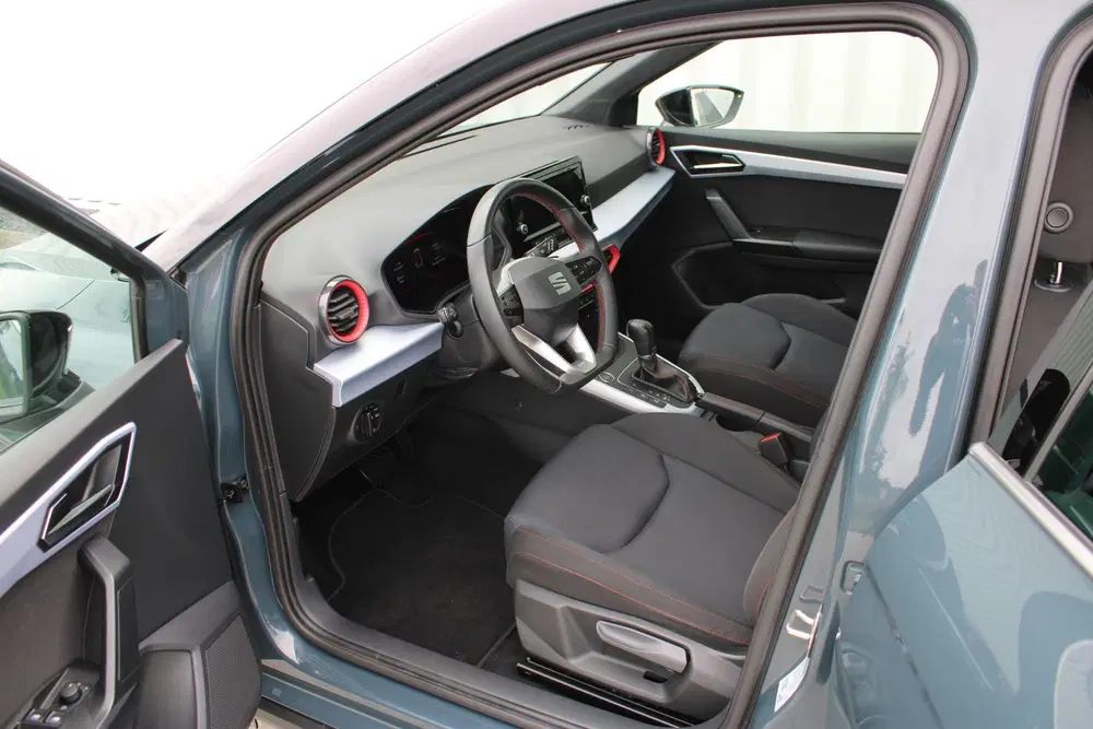 SEAT Arona 1.0 EcoTSI FR Business Connect uit 2025, foto 15