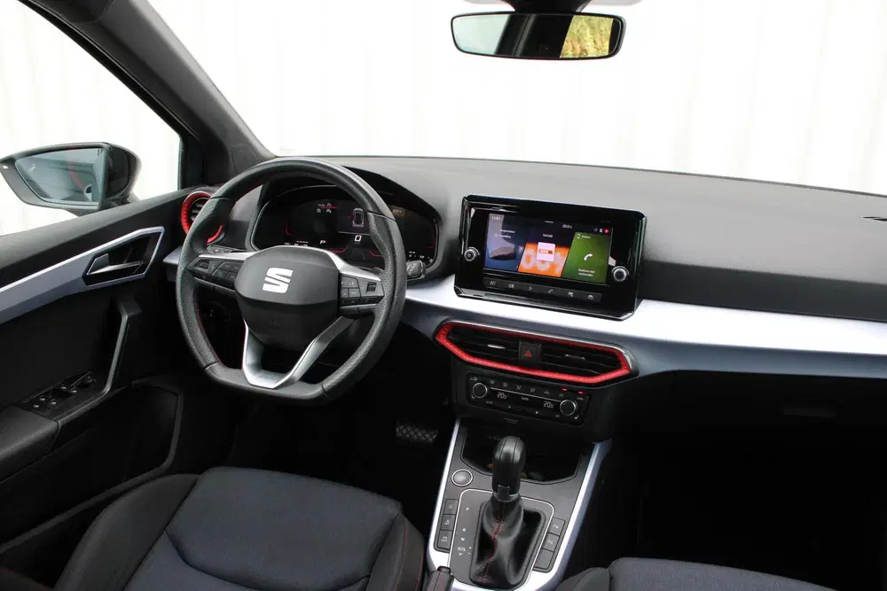 SEAT Arona 1.0 EcoTSI FR Business Connect uit 2025, foto 2