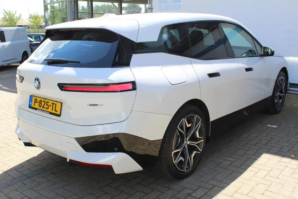 BMW iX xDrive40 Executive 77 kWh uit 2022, foto 10