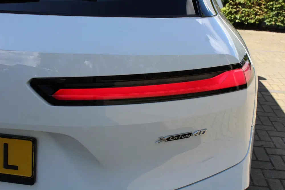 BMW iX xDrive40 Executive 77 kWh uit 2022, foto 13