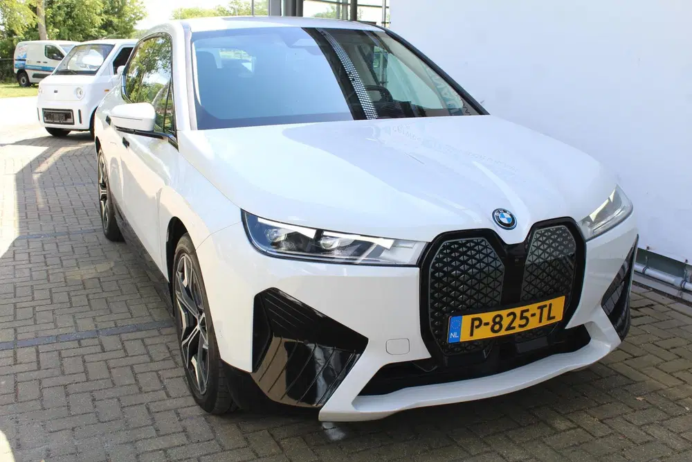 BMW iX xDrive40 Executive 77 kWh uit 2022, foto 17