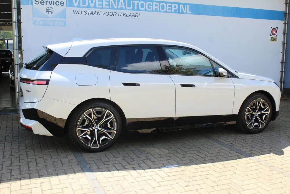 BMW iX xDrive40 Executive 77 kWh uit 2022, foto 3