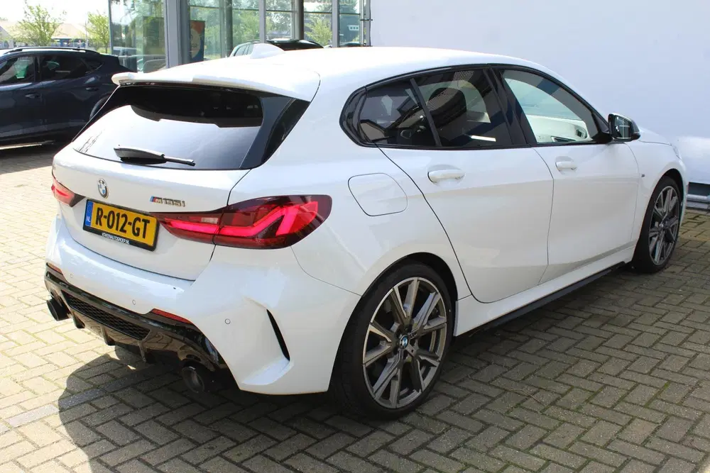 BMW 1-serie M135i xDrive High Executive uit 2020, foto 10