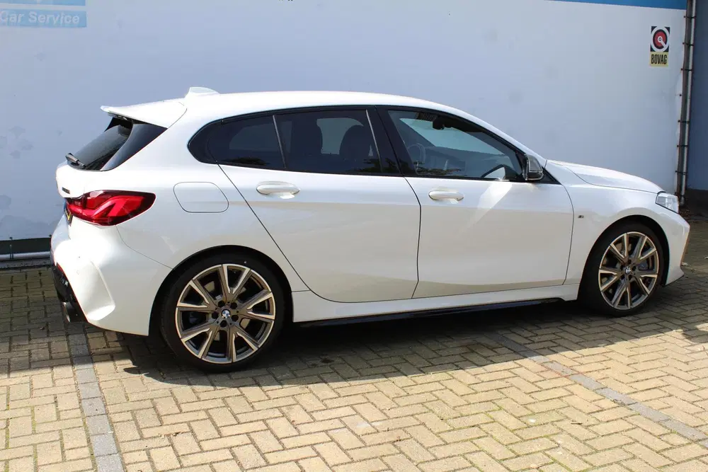 BMW 1-serie M135i xDrive High Executive uit 2020, foto 11