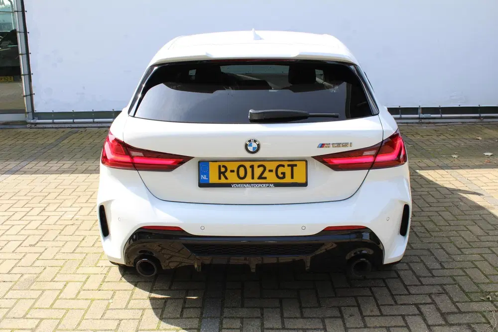 BMW 1-serie M135i xDrive High Executive uit 2020, foto 9