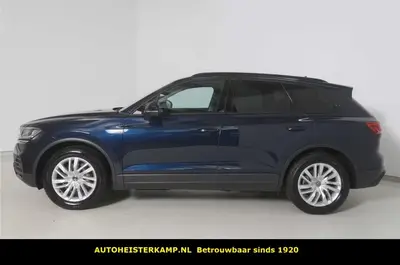Volkswagen Touareg 3.0 TDI Grijs Kenteken ACC Luchtvering Co uit 2025