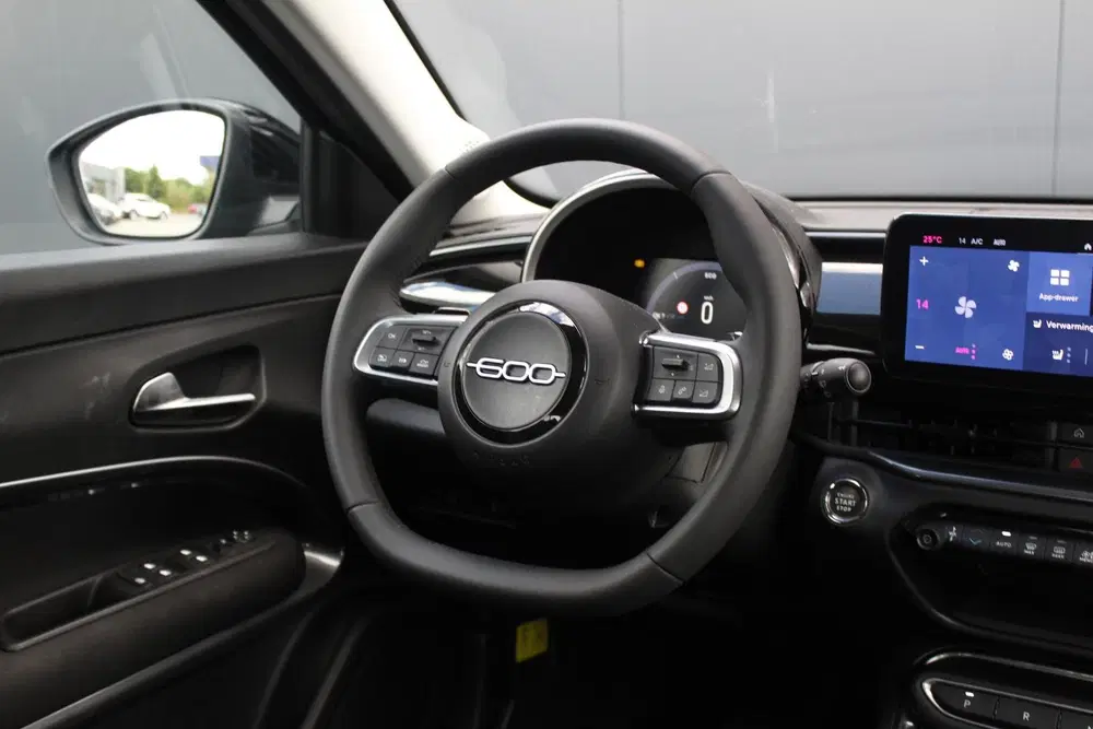 Fiat 600 1.2 Hybrid Urban uit 2025, foto 2
