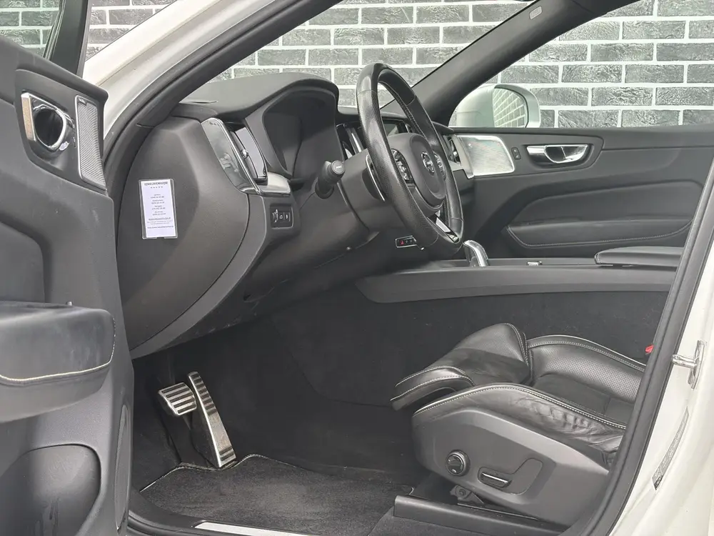 Volvo XC60 2.0 T8 Twin Engine AWD R-Design | Luchtvering | B uit 2019, foto 11