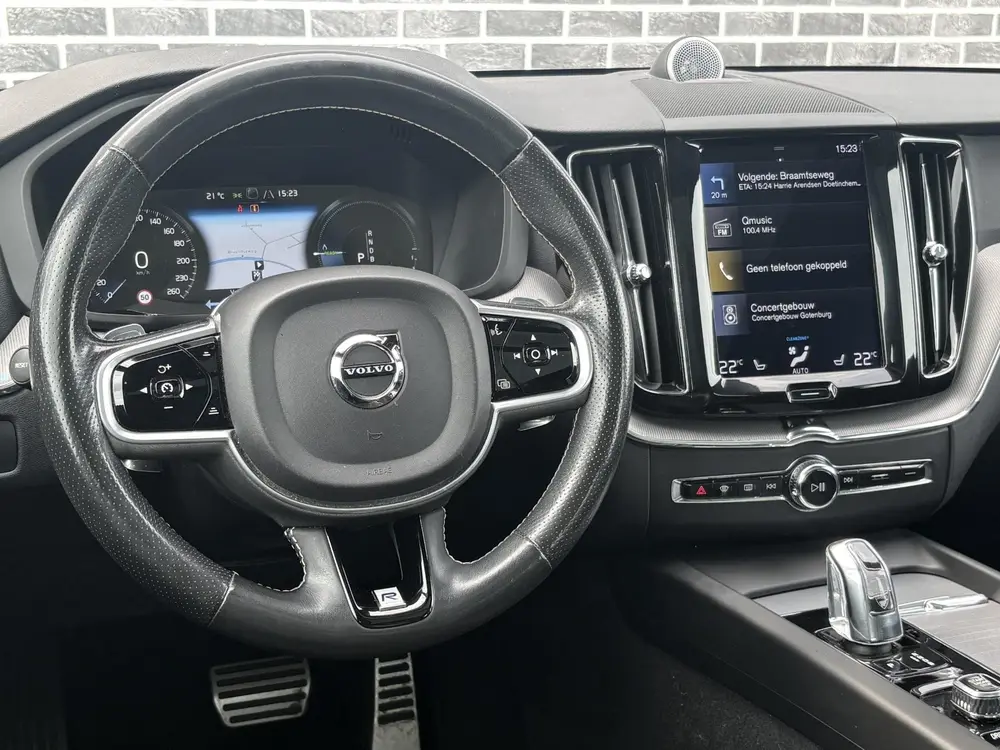 Volvo XC60 2.0 T8 Twin Engine AWD R-Design | Luchtvering | B uit 2019, foto 2