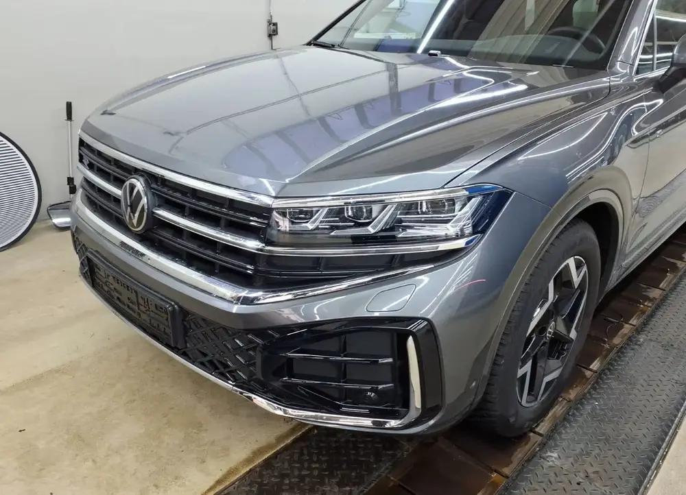 Volkswagen Touareg 3.0 TDI R-Line Grijs Kenteken ACC Stoelko uit 2025, foto 2