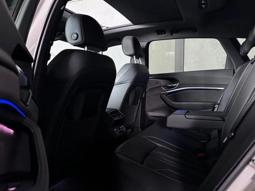 Audi e-tron 55 S edit uit 2022, foto 16