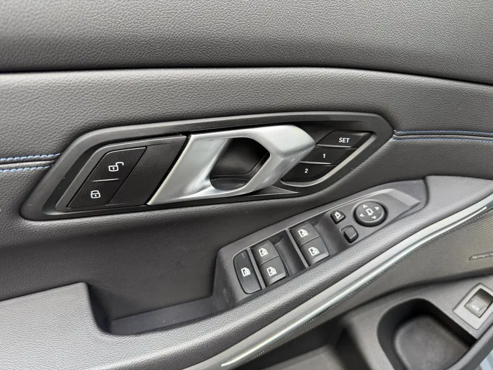 BMW 3-serie 3-serie 320i M Sport Edition uit 2024, foto 10