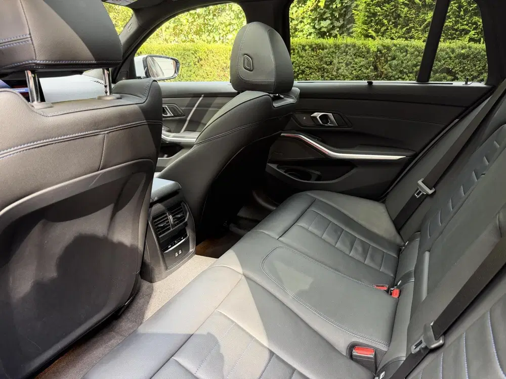 BMW 3-serie 3-serie 320i M Sport Edition uit 2024, foto 13