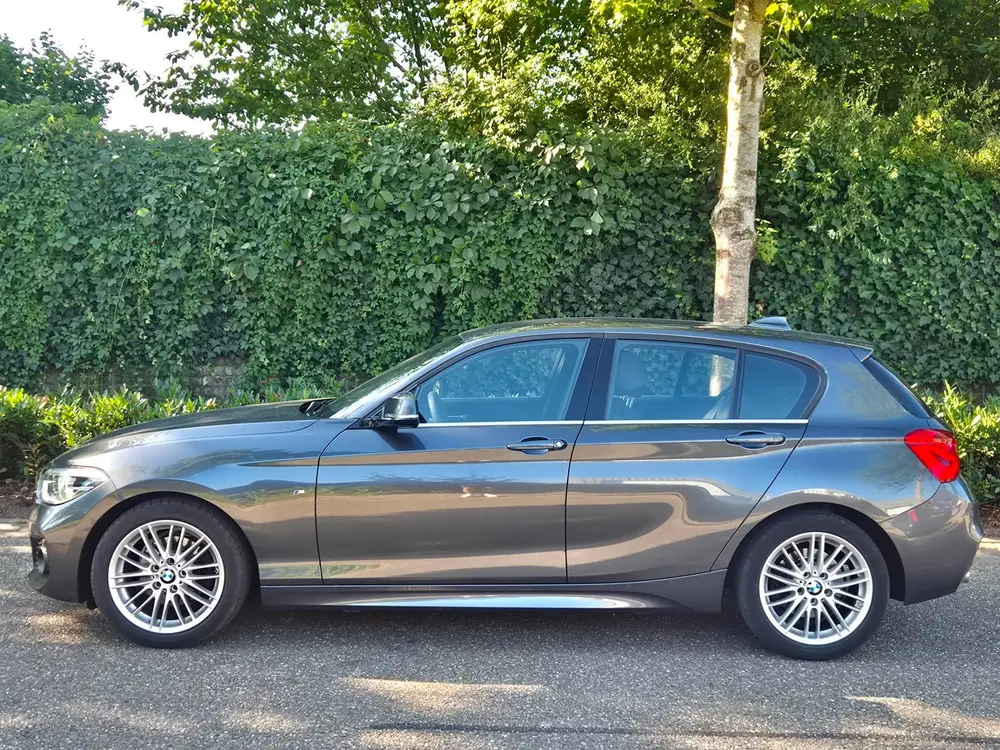 BMW 1-serie 120i High Executive M Sport Apple CarPlay uit 2019, foto 3