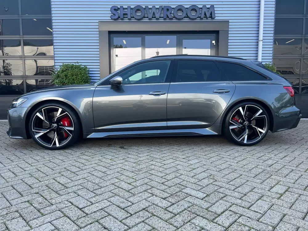 Audi RS6 Quattro uit 2020, foto 2