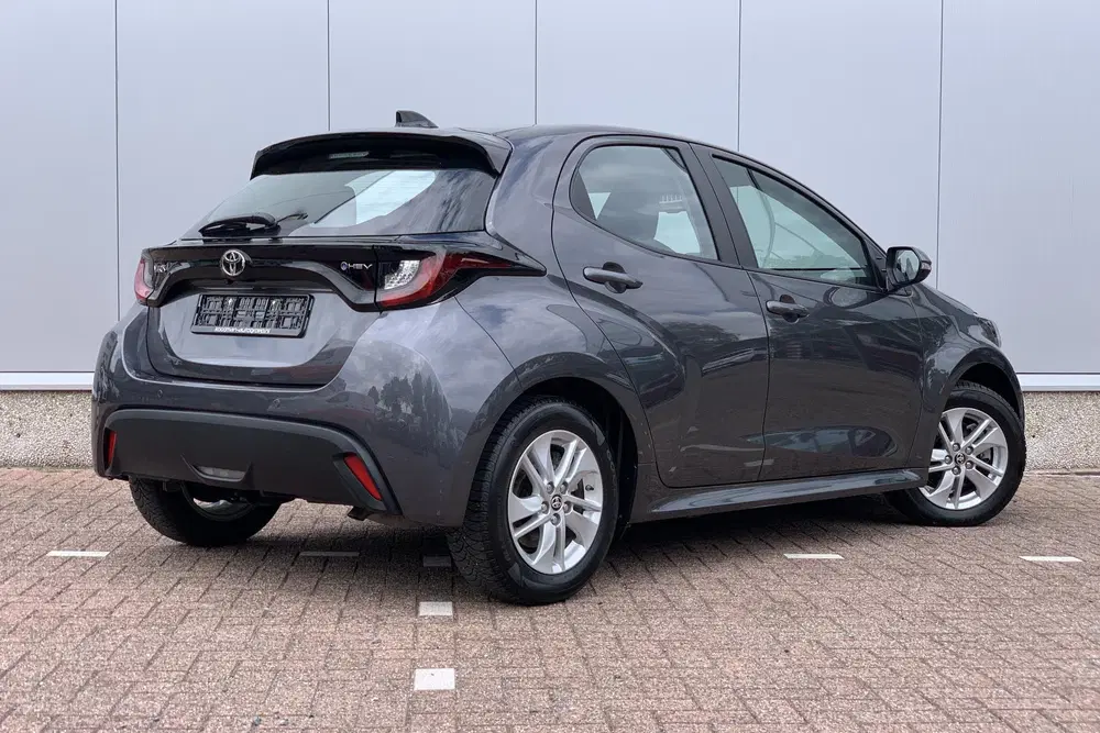 Toyota Yaris 1.5 Hybrid 115 Business edition uit 2025, foto 2