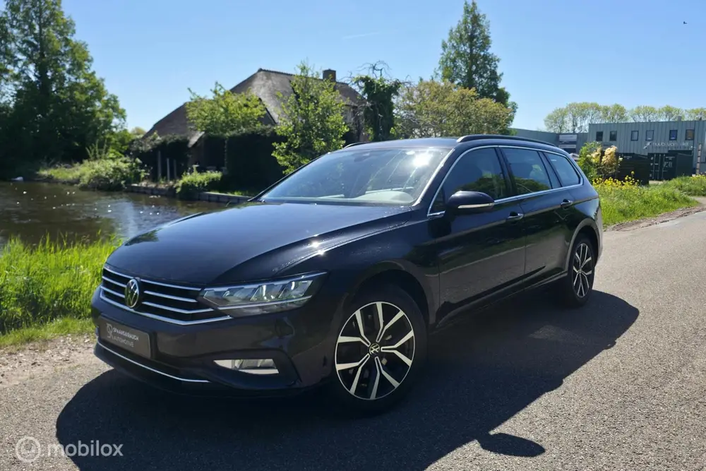 Volkswagen Passat Variant 1.5 TSI / DSG / Carplay / Camera uit 2023