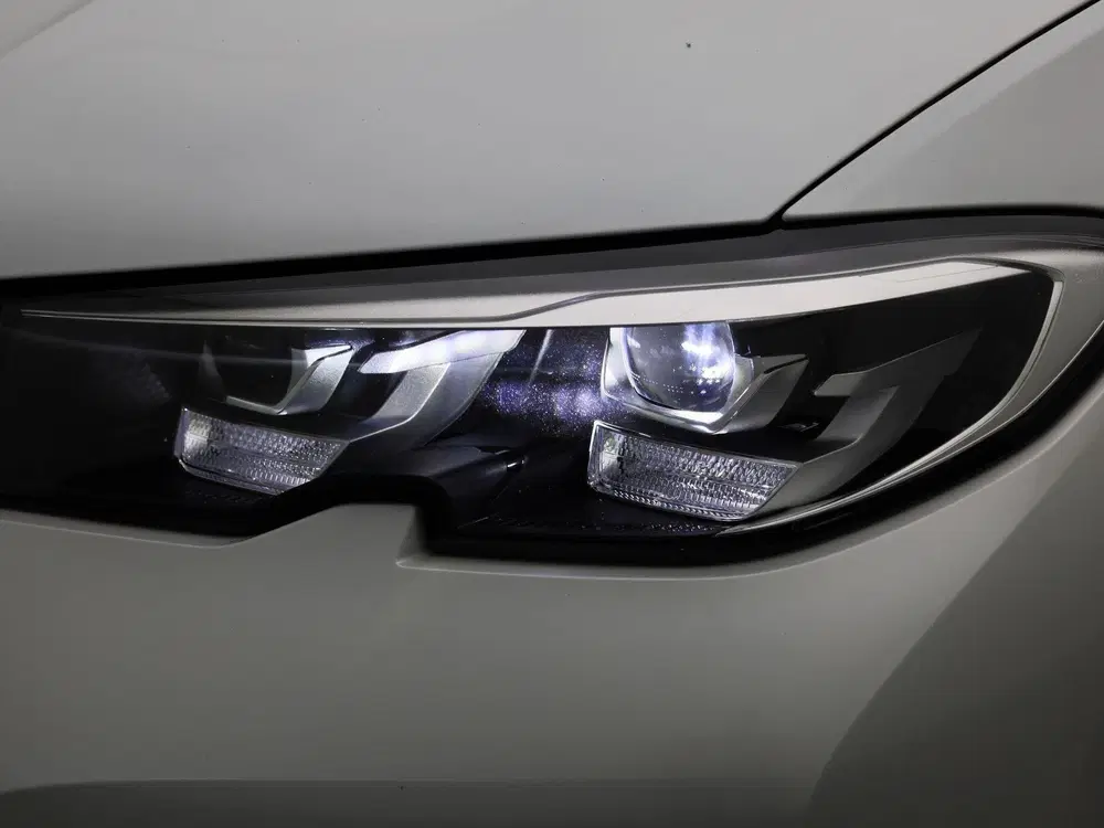BMW 3-serie 318i Executive uit 2022, foto 14