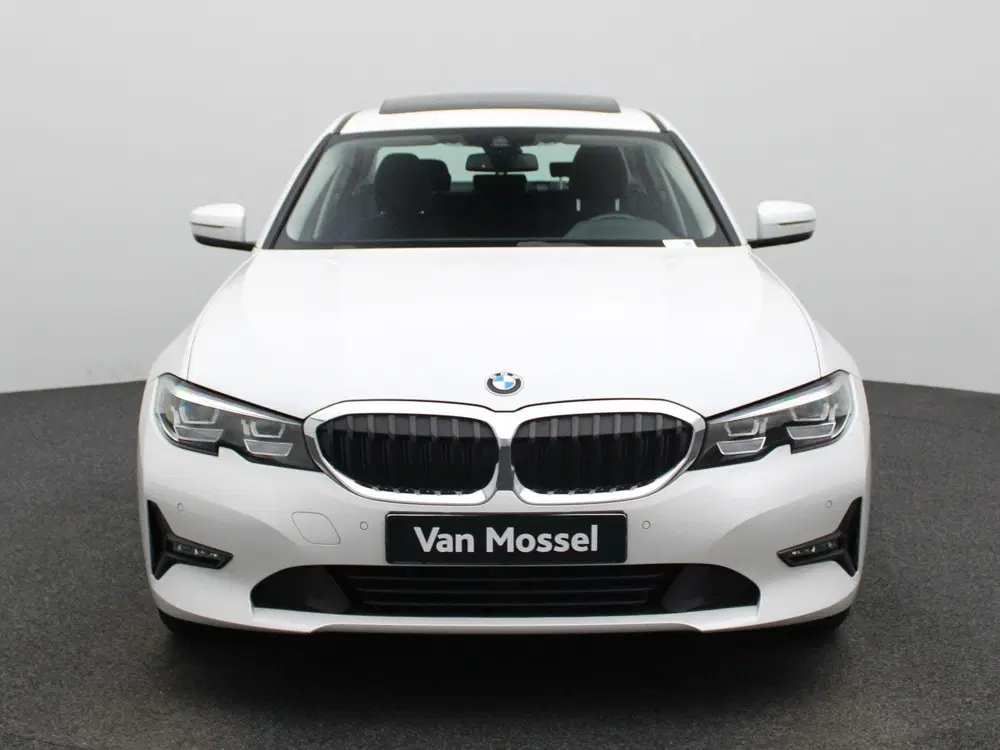 BMW 3-serie 318i Executive uit 2022, foto 3