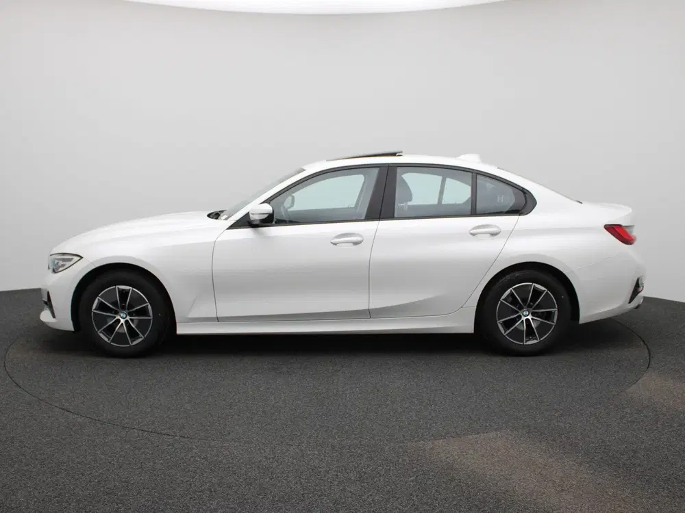 BMW 3-serie 318i Executive uit 2022, foto 4