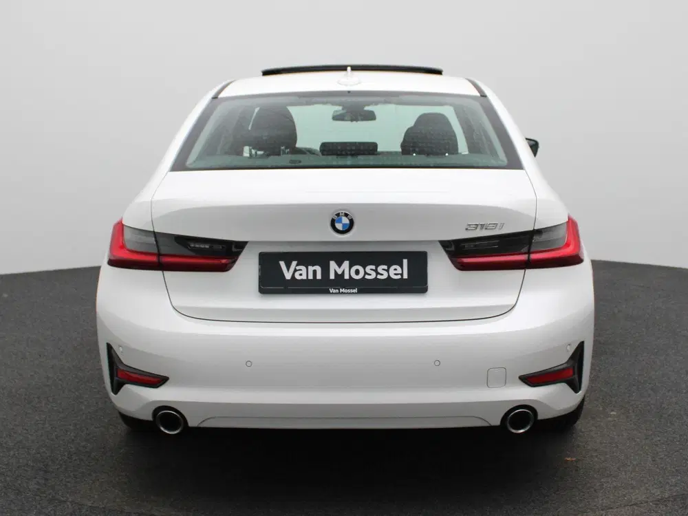 BMW 3-serie 318i Executive uit 2022, foto 5