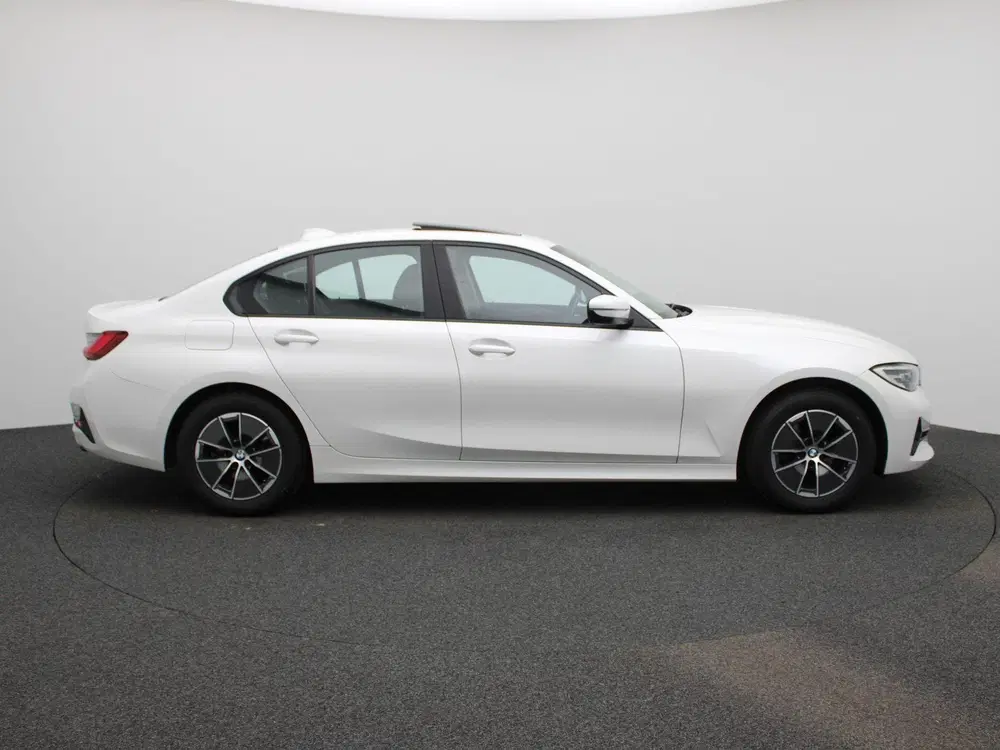 BMW 3-serie 318i Executive uit 2022, foto 6