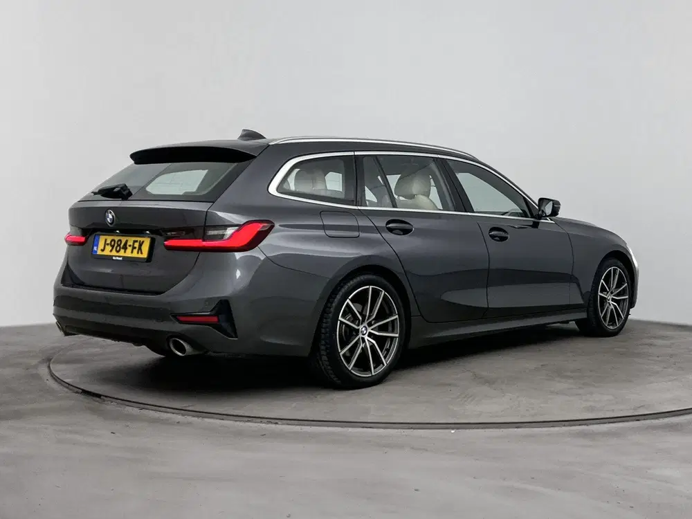BMW 3-serie 320i Executive Edition uit 2020, foto 4