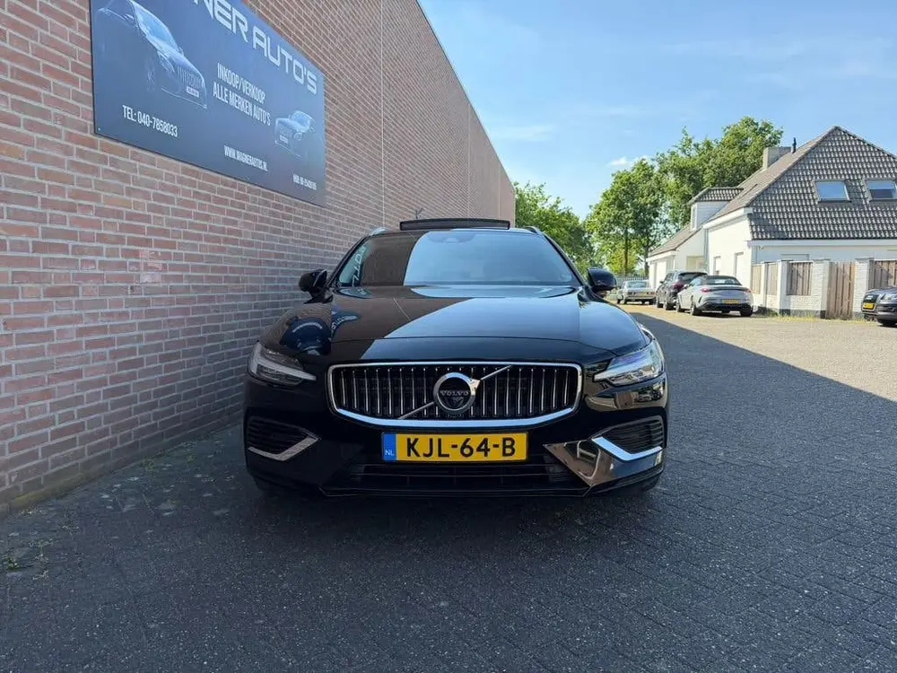 Volvo V60 2.0 T8 AWD Recharge Hybride BTW-AUTO Pano uit 2021, foto 2