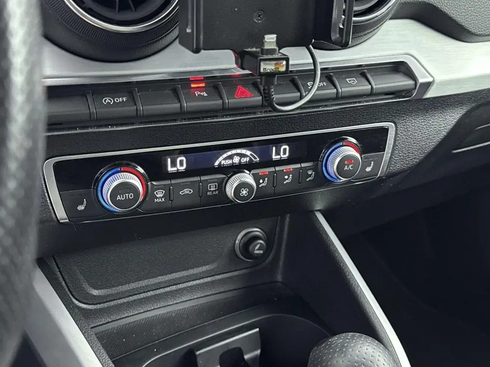 Audi Q2 35 TFSI CoD Sport S line Edition uit 2019, foto 15