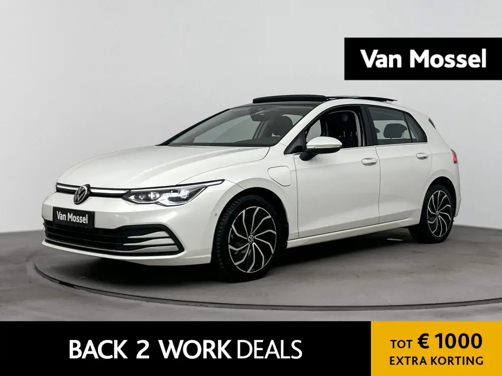 Volkswagen Golf 1.4 eHybrid Style | PANORAMADAK | TREKHAAK | uit 2021