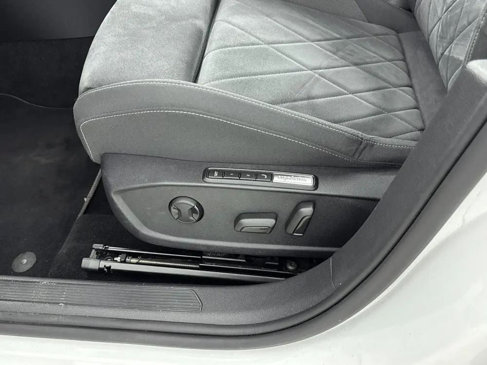 Volkswagen Golf 1.4 eHybrid Style | PANORAMADAK | TREKHAAK | uit 2021, foto 20