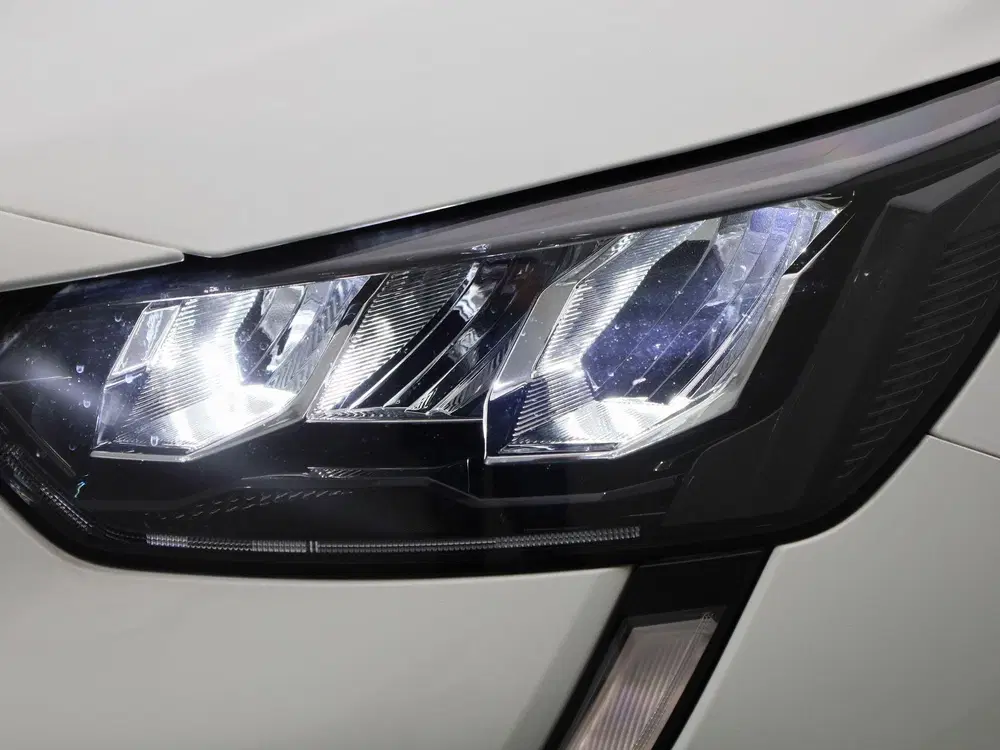 Peugeot 208 1.2 PureTech Active Pack uit 2023, foto 13