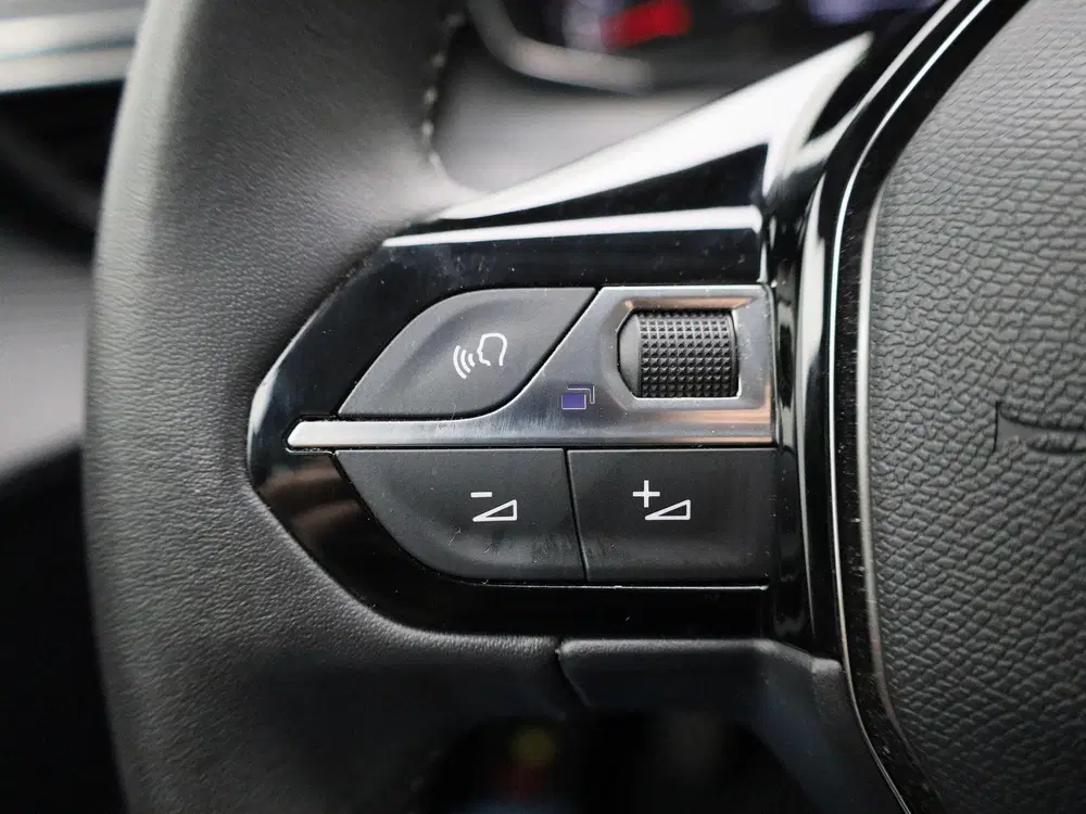 Peugeot 208 1.2 PureTech Active Pack uit 2023, foto 17