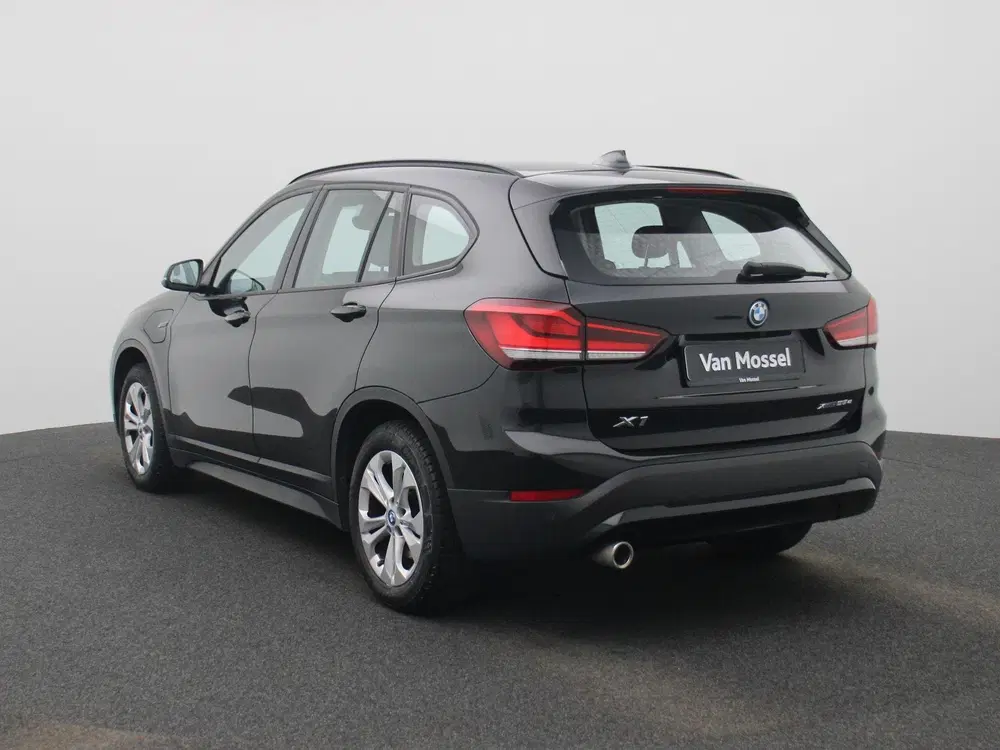 BMW X1 xDrive25e uit 2022, foto 2