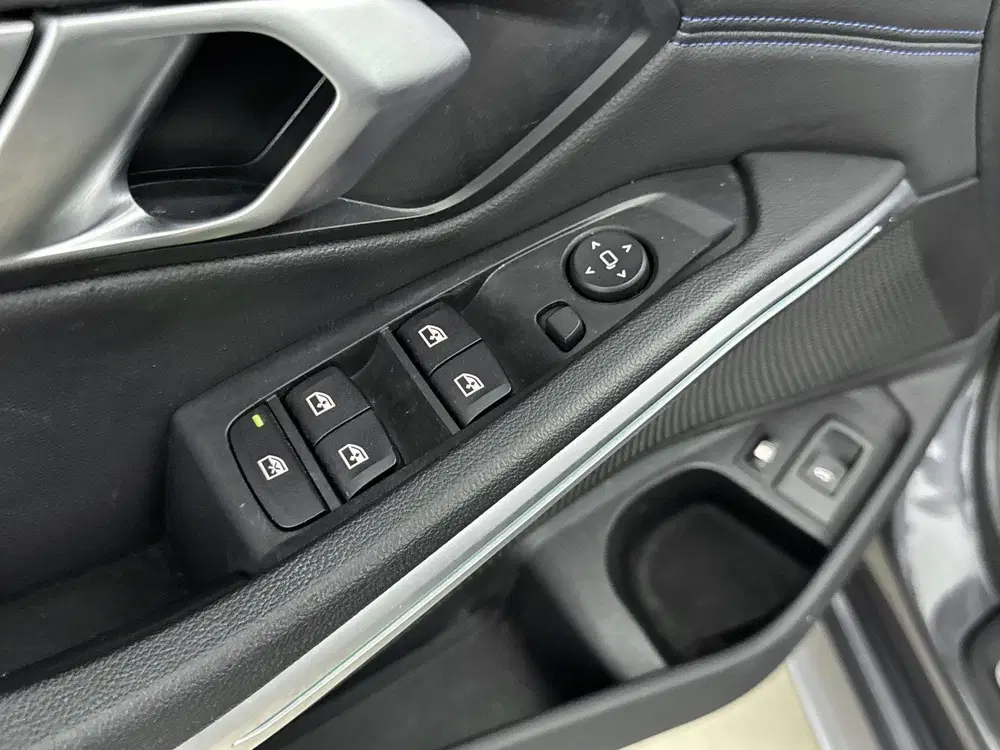 BMW 3-serie 330e High Executive uit 2022, foto 10