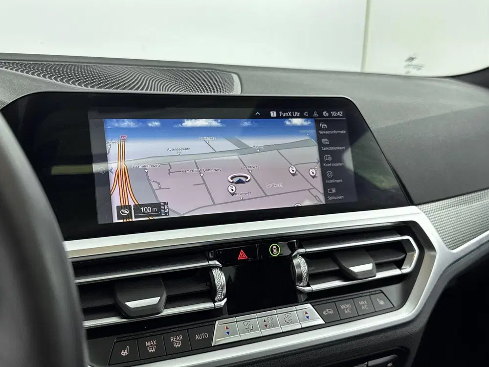 BMW 3-serie 330e High Executive uit 2022, foto 15