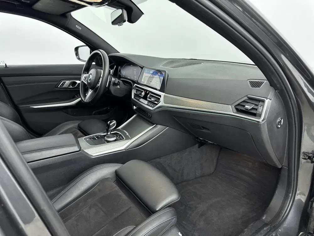 BMW 3-serie 330e High Executive uit 2022, foto 17