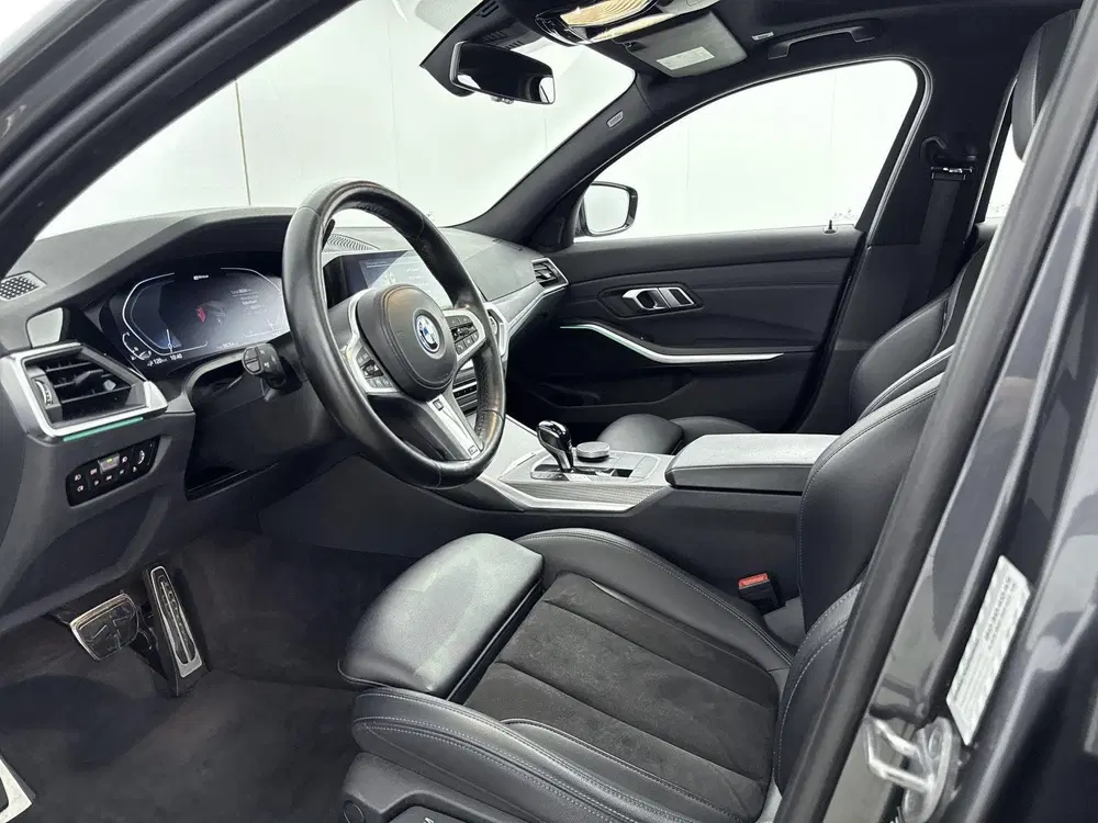 BMW 3-serie 330e High Executive uit 2022, foto 8