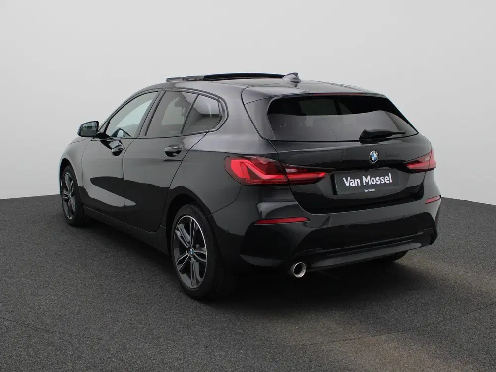 BMW 1-serie 118i Automaat uit 2023, foto 2
