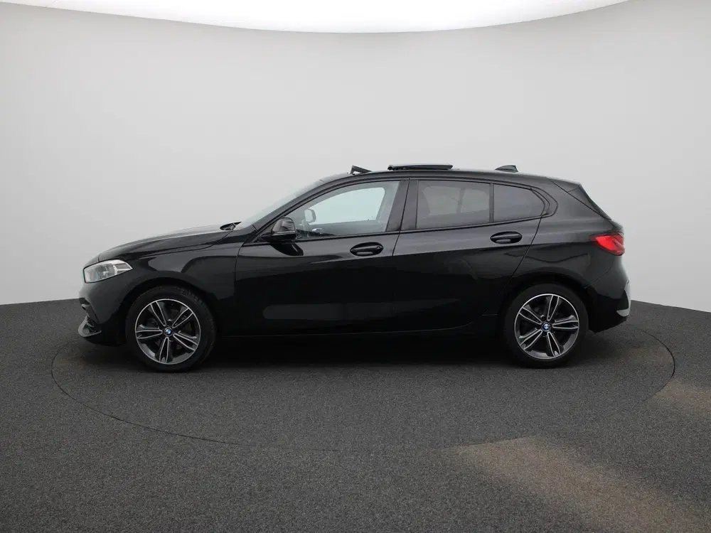 BMW 1-serie 118i Automaat uit 2023, foto 4