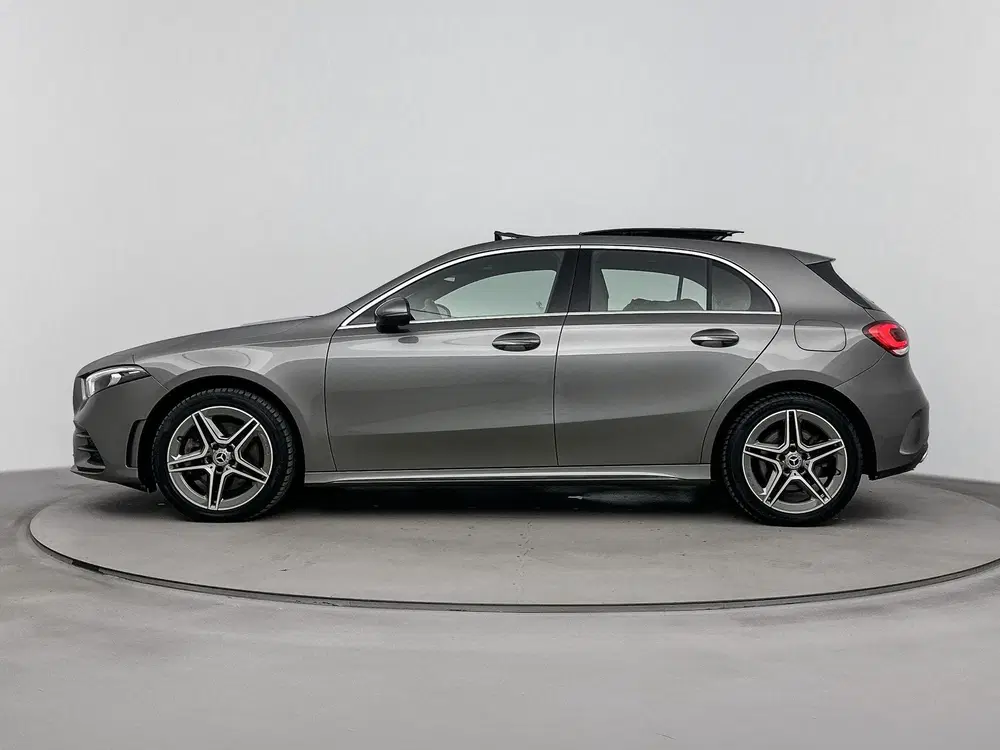 Mercedes-Benz A-Klasse AMG-Line 250e uit 2022, foto 2