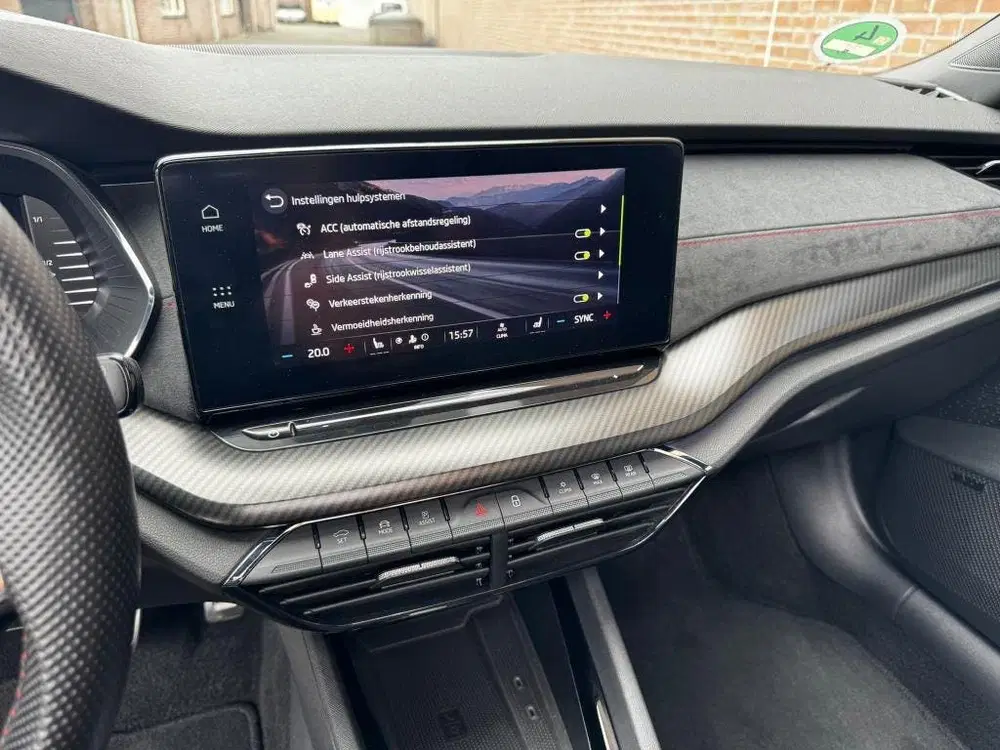 Skoda Octavia 2.0 TSI RS BOMVOLL KEYLESS PANO RIJHULPS uit 2020, foto 11