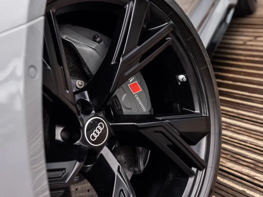 Audi RS6 4.0 TFSI quattro uit 2021, foto 13