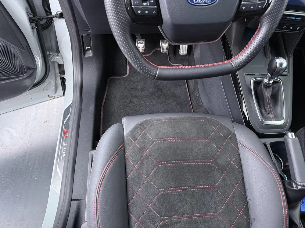 Ford Puma EcoBoost Hybrid 125 pk ST-Line X uit 2025, foto 13