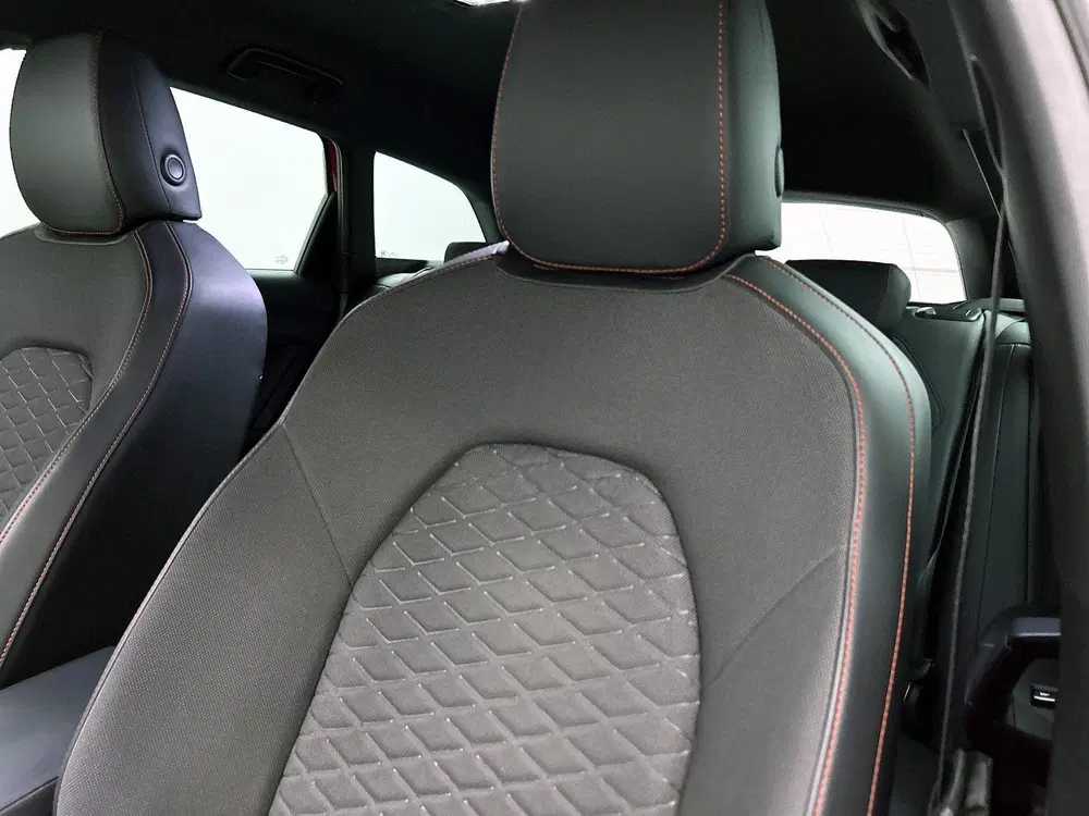 SEAT Leon 1.0 eTSI FR Business Intense uit 2022, foto 11
