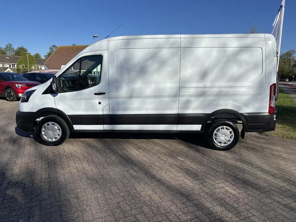 Ford Transit 350 L3H2 Ambiente 68 kWh uit 2025, foto 4