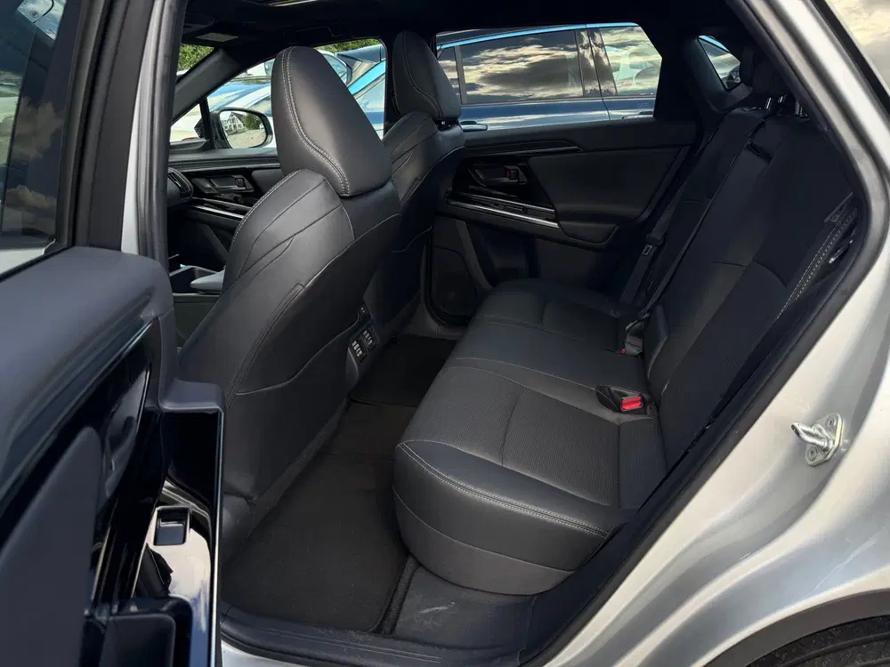 Toyota bZ4X Premium 4WD 71 kWh 400+ Accubereik 360 Cam uit 2023, foto 18
