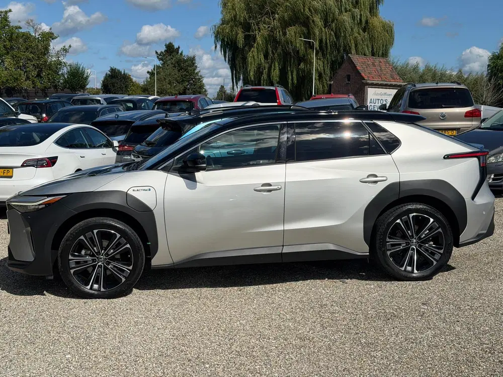 Toyota bZ4X Premium 4WD 71 kWh 400+ Accubereik 360 Cam uit 2023, foto 2
