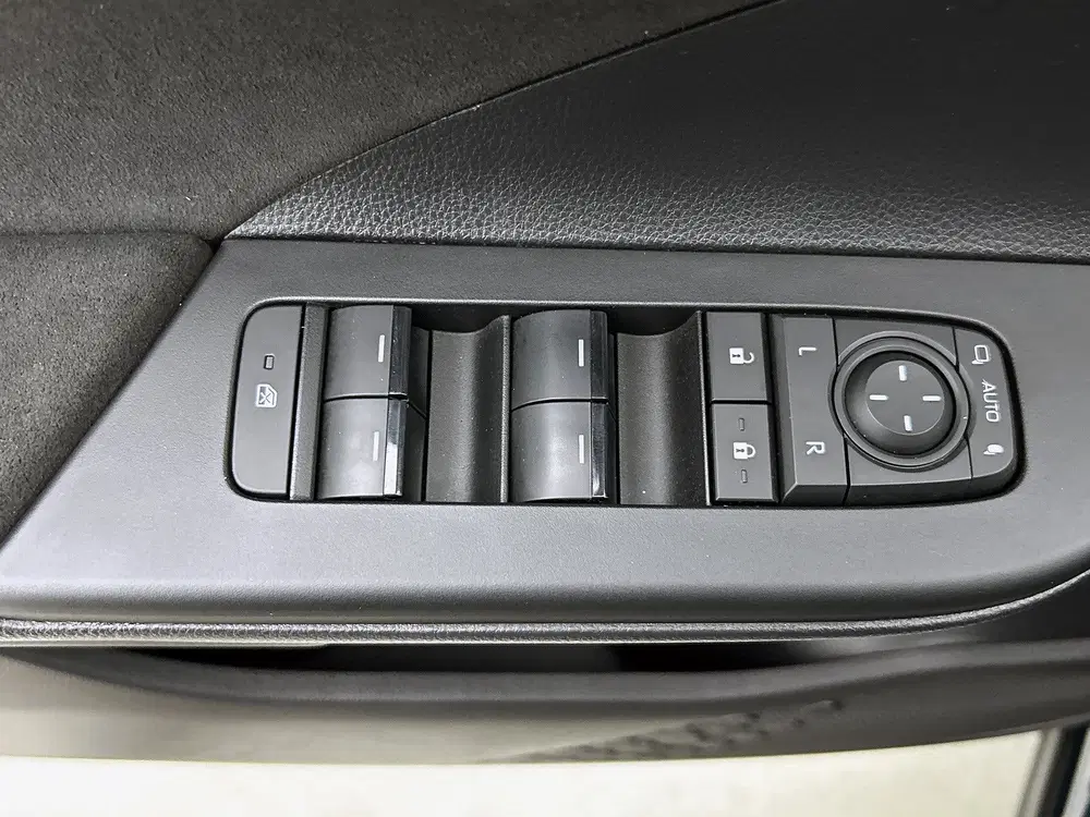 Toyota C-HR 2.0 Plug-in Hybrid 220 GR SPORT uit 2025, foto 20